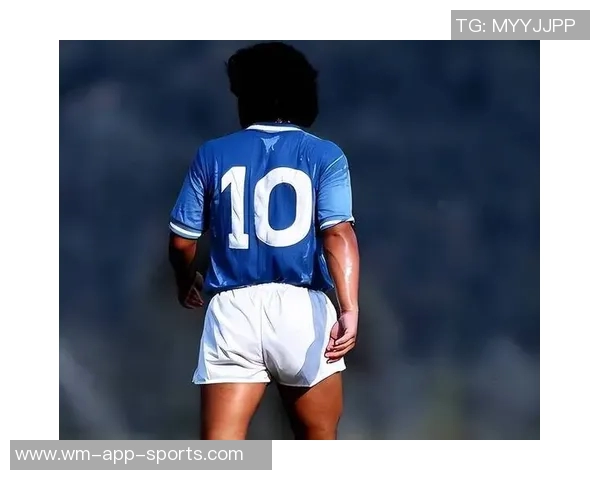 老牌足球球星传奇:回顾那些改变历史的经典球员与足坛瞬间