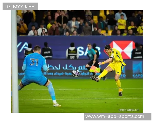 足球巨星展现个性纹身魅力 同框合影诠释热血与荣耀精神