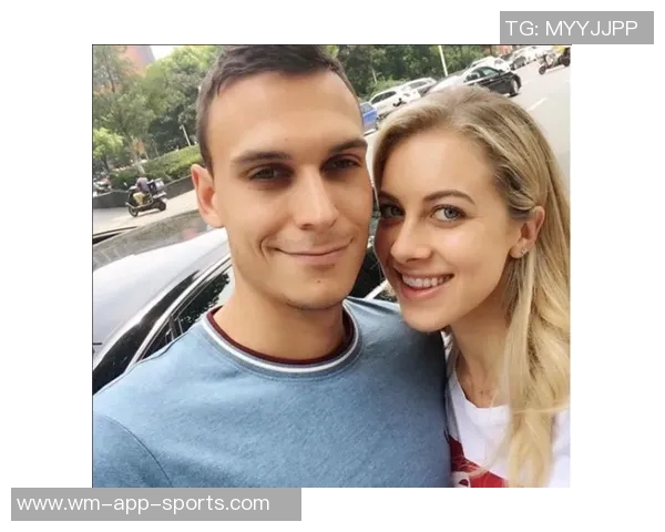 足球赛场球星背后的女友是谁揭秘各大足球明星的爱情故事 足球赛场球星背后的女友是谁揭秘各大足球明星的爱情故事